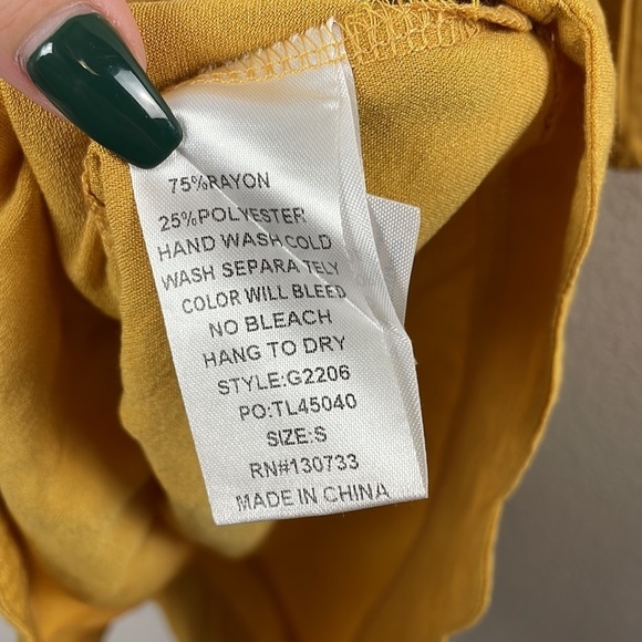 Umgee mustard yellow scalloped hem romper size S - Picture 8 of 8